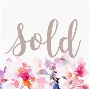 Everything beyond this point is sold. Look👆🏼